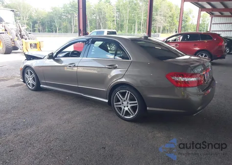 2010 Mercedes-Benz E 350 4Matic z USA, uszkodzony, nr VIN WDDHF8HB0AA109114